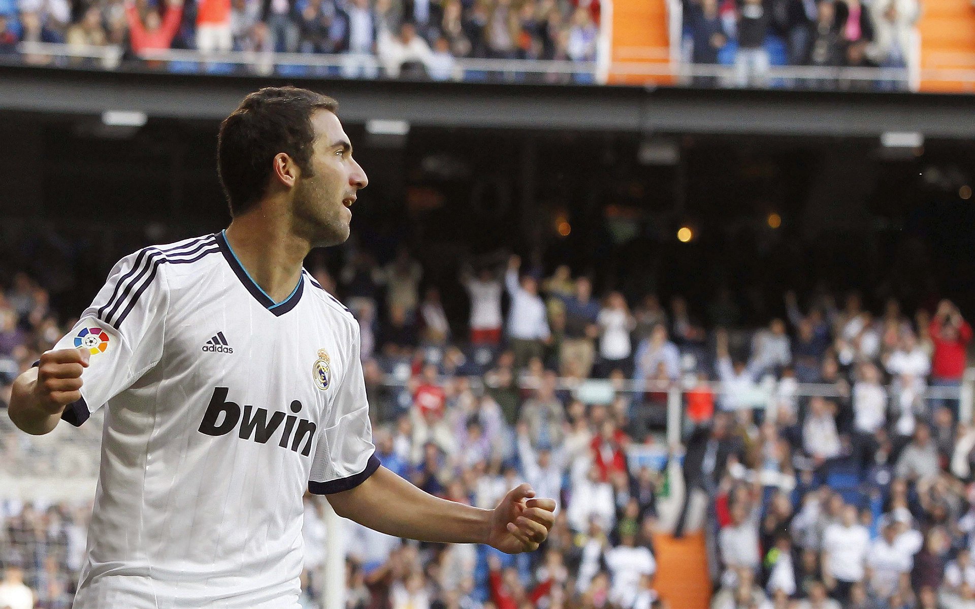 “德甲焦点战:领头羊遭遇强队挑战”,法甲领头羊